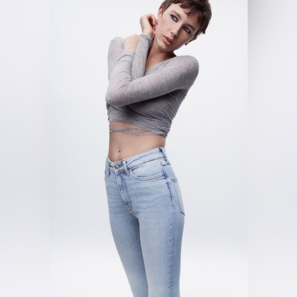 Zara Woman Slim Fit - Skinny Leg - Mid-Rise Jeans - Picture 3 of 13